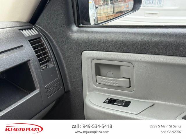 Photo of 2011 Bright White Clearcoat Dodge Dakota