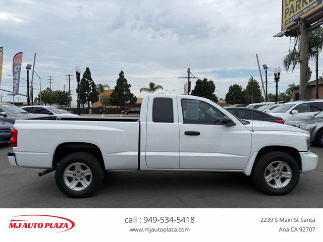 Photo of 2011 Bright White Clearcoat Dodge Dakota