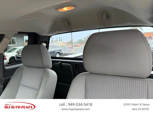 Photo of 2011 Bright White Clearcoat Dodge Dakota