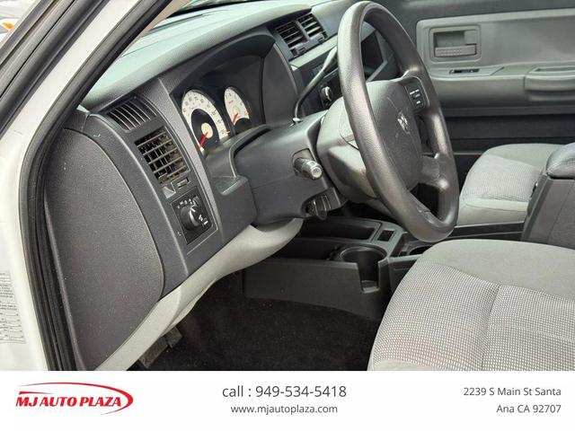 Photo of 2011 Bright White Clearcoat Dodge Dakota