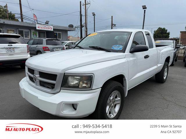 Photo of 2011 Bright White Clearcoat Dodge Dakota