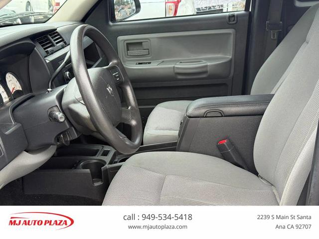 Photo of 2011 Bright White Clearcoat Dodge Dakota