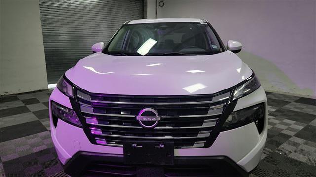 Photo of 2024 Everest White Pearl Nissan Rogue