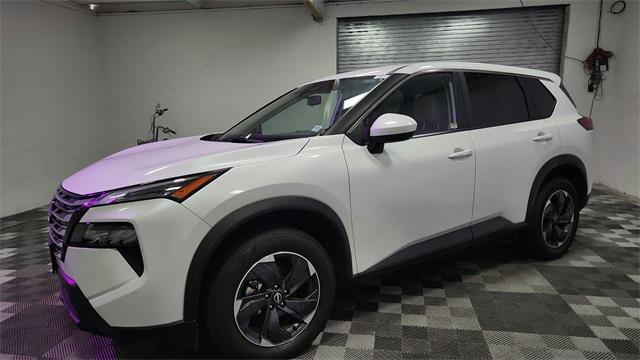 Photo of 2024 Everest White Pearl Nissan Rogue