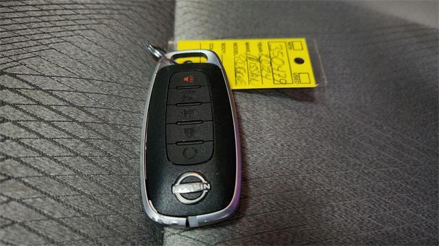 Photo of 2024 Everest White Pearl Nissan Rogue