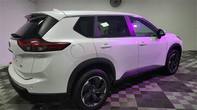 Photo of 2024 Everest White Pearl Nissan Rogue