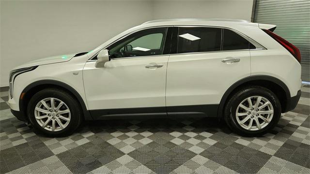 Photo of 2021 Crystal White Tricoat Cadillac XT4