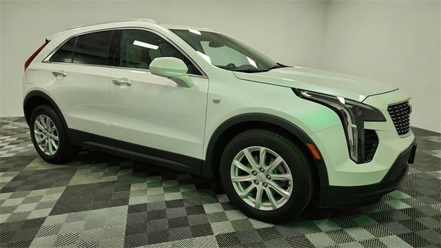 Photo of 2021 Crystal White Tricoat Cadillac XT4