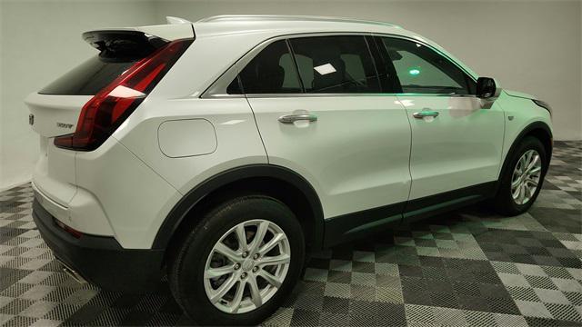 Photo of 2021 Crystal White Tricoat Cadillac XT4