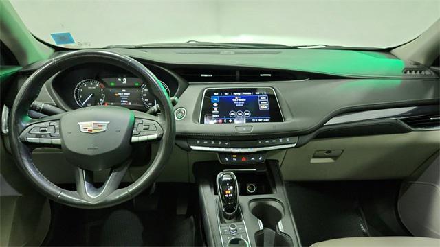 Photo of 2021 Crystal White Tricoat Cadillac XT4