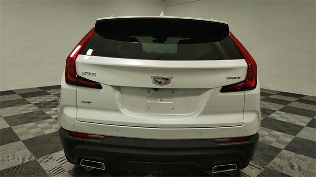 Photo of 2021 Crystal White Tricoat Cadillac XT4