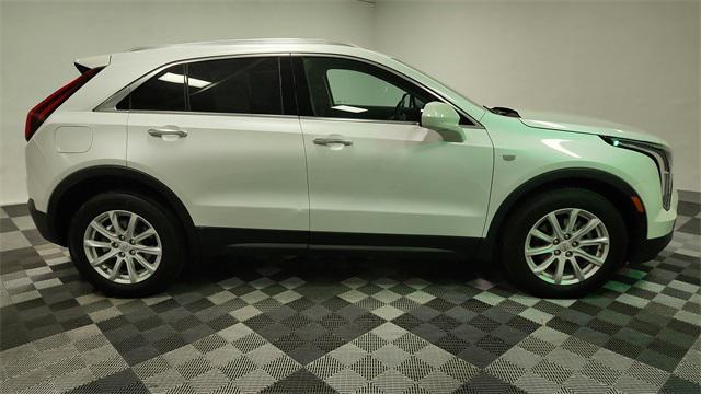 Photo of 2021 Crystal White Tricoat Cadillac XT4