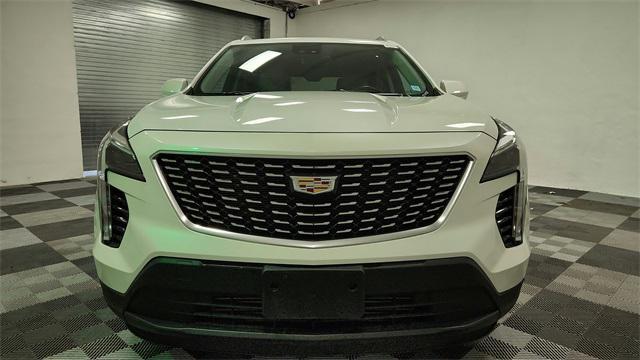 Photo of 2021 Crystal White Tricoat Cadillac XT4