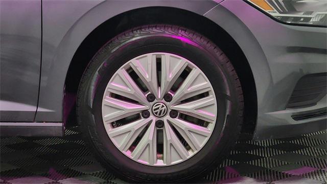 Photo of 2020 Platinum Gray Metallic Volkswagen Jetta