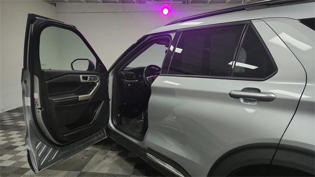 Photo of 2023 ICONIC SILVER METALLIC Ford Explorer