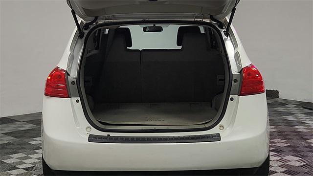 Photo of 2011 Pearl White Nissan Rogue