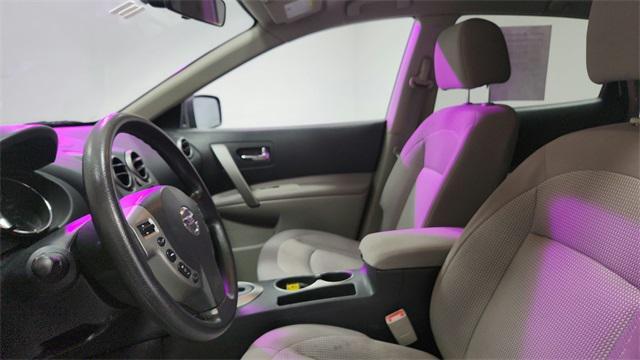 Photo of 2011 Pearl White Nissan Rogue