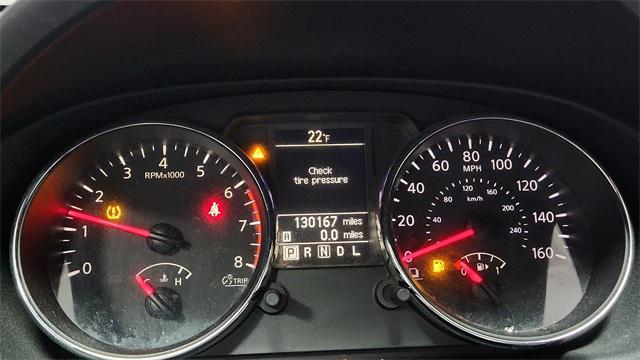 Photo of 2011 Pearl White Nissan Rogue