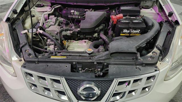 Photo of 2011 Pearl White Nissan Rogue