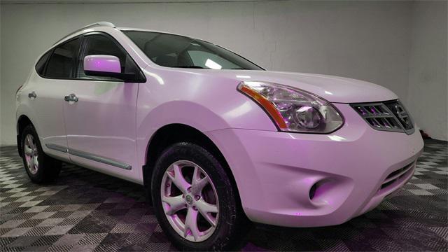 Photo of 2011 Pearl White Nissan Rogue