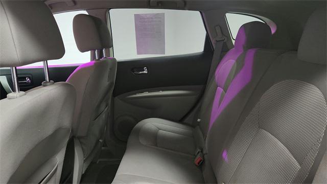 Photo of 2011 Pearl White Nissan Rogue