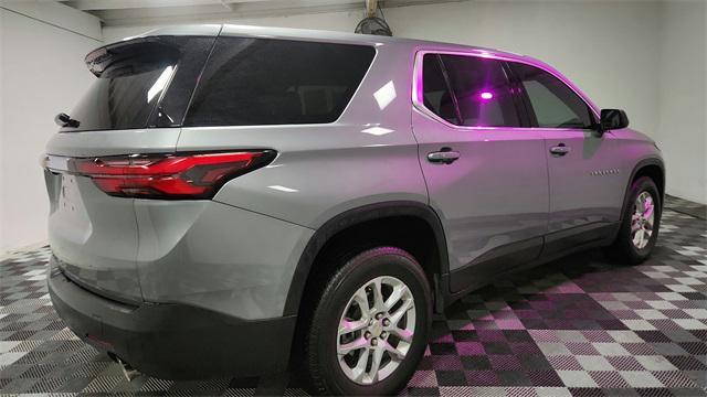 Photo of 2023 Sterling Gray Metallic Chevrolet Traverse