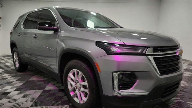 Photo of 2023 Sterling Gray Metallic Chevrolet Traverse