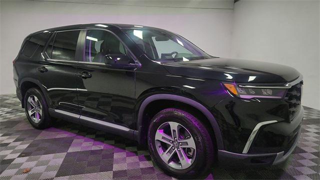 Photo of 2023 Crystal Black Pearl Honda Pilot