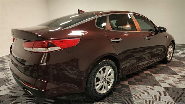 Photo of 2017 Sangria Kia Optima
