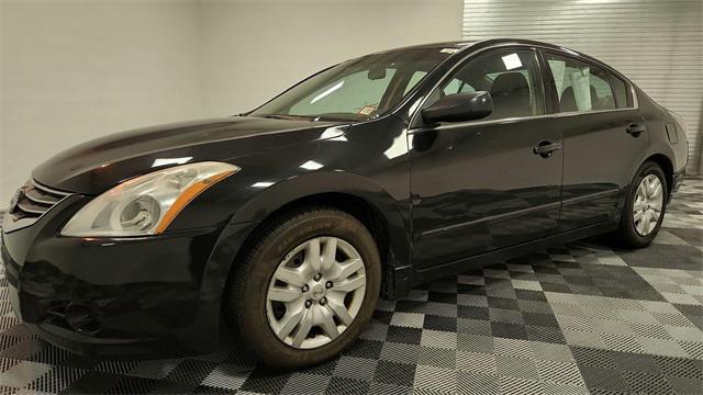 Photo of 2012 Super Black Nissan Altima