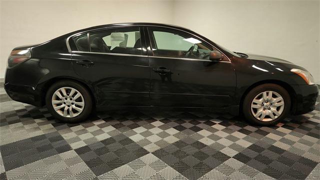 Photo of 2012 Super Black Nissan Altima