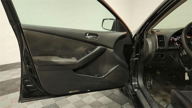Photo of 2012 Super Black Nissan Altima
