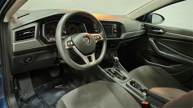 Photo of 2019 Blue Silk Metallic Volkswagen Jetta
