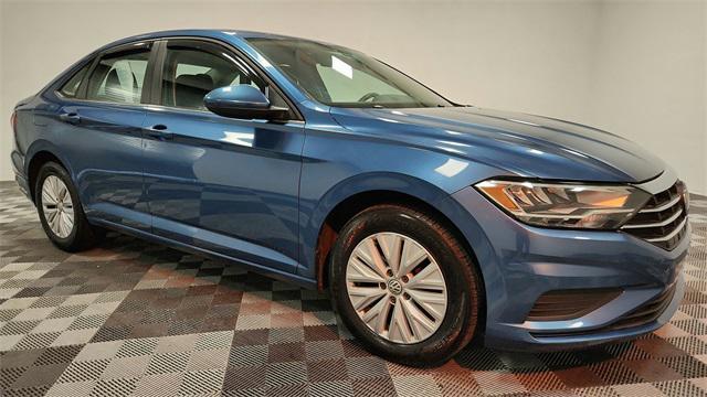 Photo of 2019 Blue Silk Metallic Volkswagen Jetta