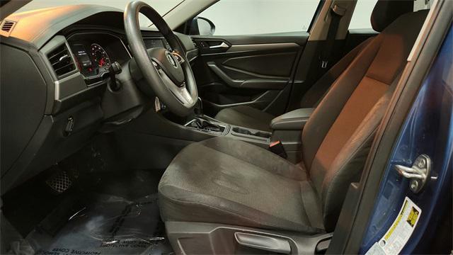 Photo of 2019 Blue Silk Metallic Volkswagen Jetta