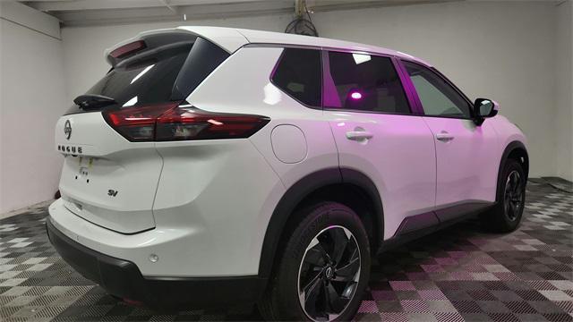 Photo of 2024 Everest White Pearl Nissan Rogue