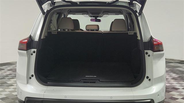 Photo of 2024 Everest White Pearl Nissan Rogue