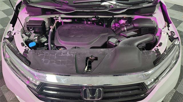 Photo of 2024 Platinum White Pearl Honda Odyssey