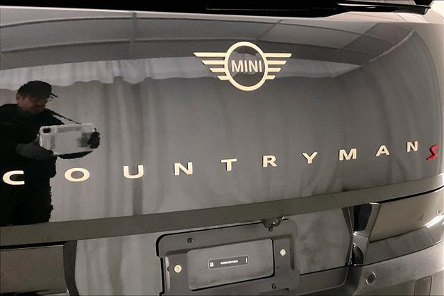 Photo of 2025 Midnight Black II Metallic MINI Countryman