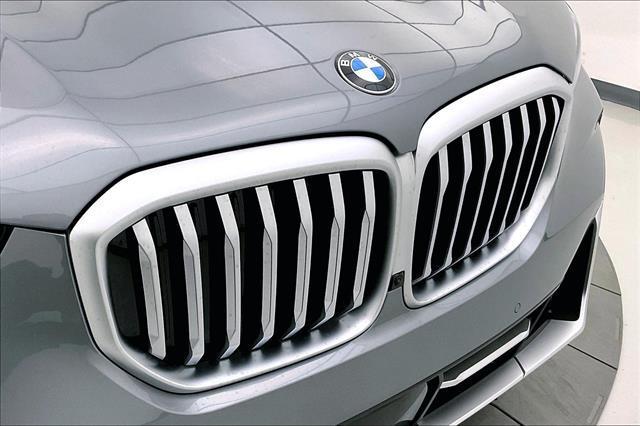 Photo of 2025 Skyscraper Grey Metallic BMW X5