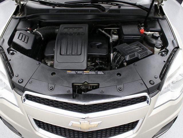 Photo of 2015 Champagne Silver Metallic Chevrolet Equinox
