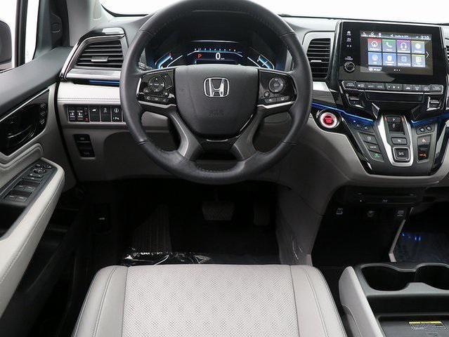 Photo of 2024 Lunar Silver Metallic Honda Odyssey