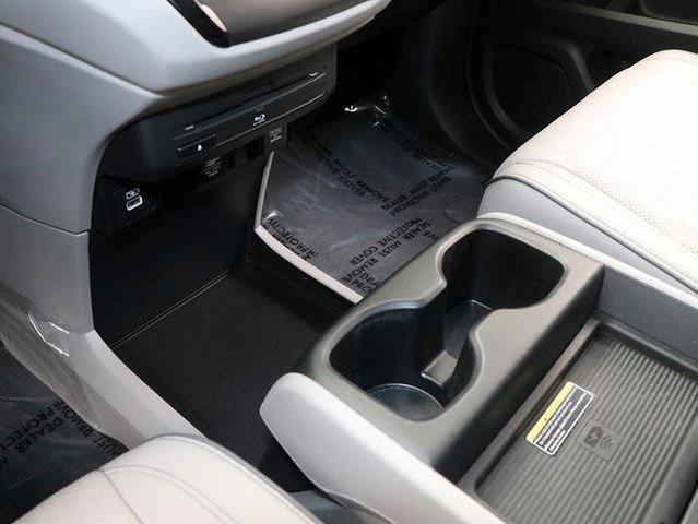 Photo of 2024 Lunar Silver Metallic Honda Odyssey