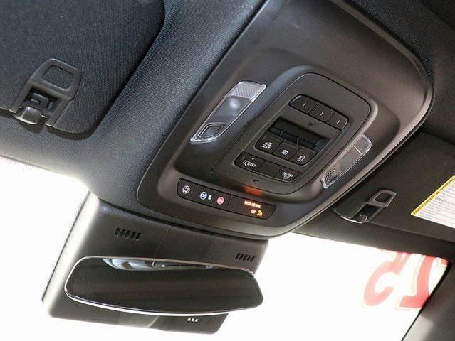 Photo of 2025 Crystal White Tricoat Cadillac CT5
