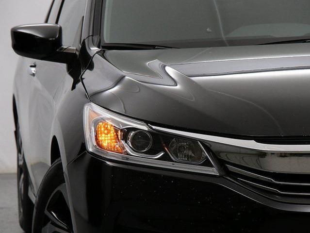 Photo of 2017 Crystal Black Pearl Honda Accord