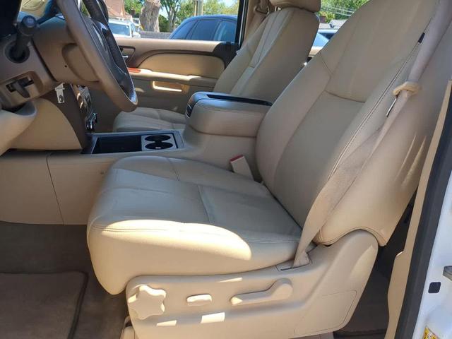 Photo of 2011 Summit White Chevrolet Suburban