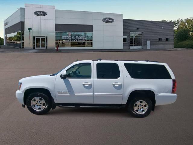 Photo of 2011 Summit White Chevrolet Suburban