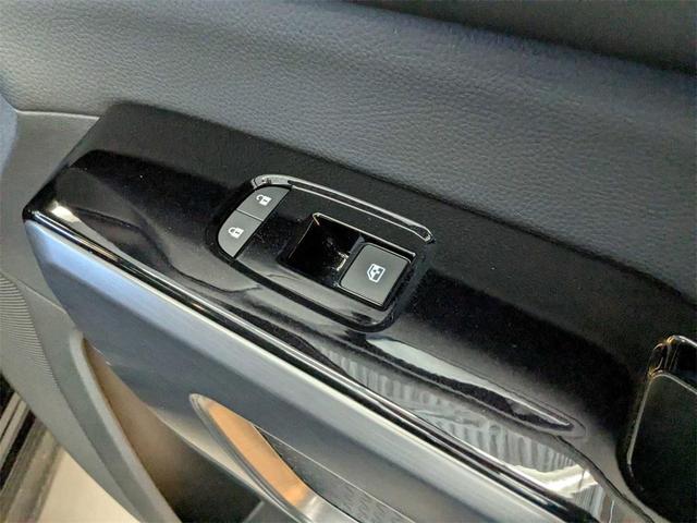 Photo of 2023 Super Black Nissan Pathfinder