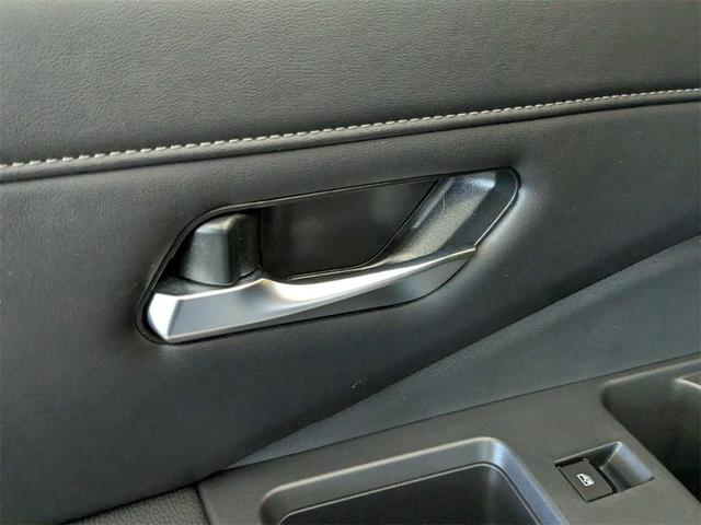 Photo of 2023 Super Black Nissan Pathfinder