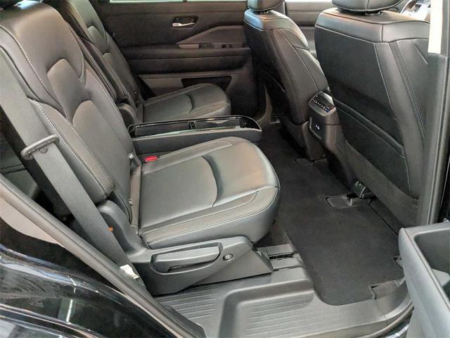 Photo of 2023 Super Black Nissan Pathfinder